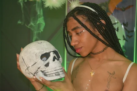 Cleo-Escobar happy hallowen Pic 5