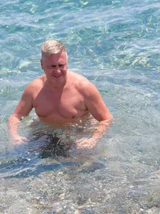 RobertStripX Public  2টি ছবি