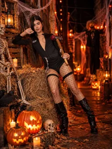 cailin_dione 🎃 Trick or treat? 👻 Tonight, ghosts won't be the only thing keeping you up at night. 🖤 Pic