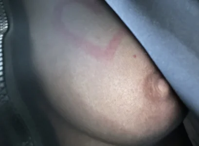 JulieEroticDress Public Bilde 2