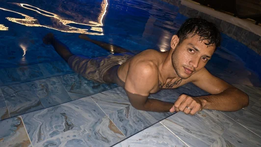 JaredTorres_ pool night 🤤 Foto 5