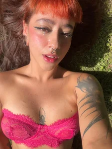 AliceMrtnz Hot in pink Pic 3