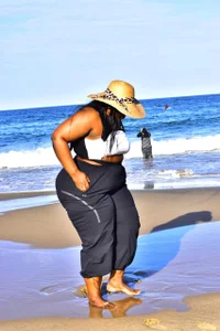 ROYALASS25 的 beach 色情图片 1