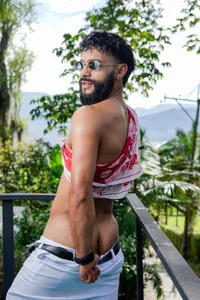 Mucho sol, Poca inocencia ☀️🥵💋 de Thaiel_Fosteer  Imagens