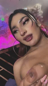 BriannaTS_and_David kullanıcısının Cum in my tits🥵 albümü -  3 fotoğraf