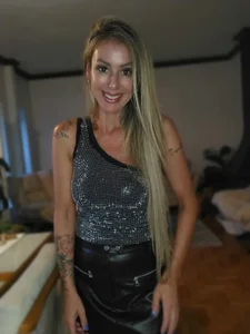 Caroll_Ass Eu, Carol, estou lhe esperando para lhe contar minhas travessuras .... รูป  2