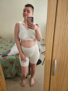 ButchBabeBailey Showing off ass and cameltoe in a white gym outfit Immagine 