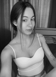 DaynaMacha Black and White mood🖤🤍 Foto