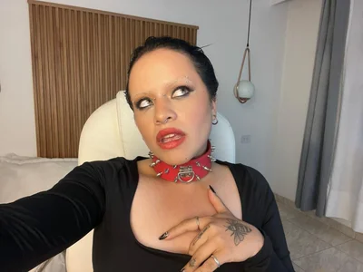 Alaska_deluxe DominATrix Bilde