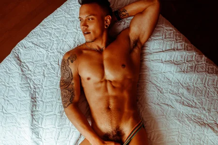 ARON_TAYLER01 BED Pic 2