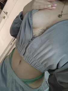 juicy-pussy Sexy Vibe Pic 5