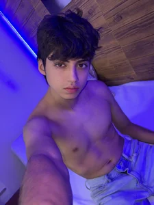 Andrew_sexy01のHey guysの枚の写真