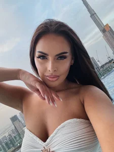 AlmaLuv Dubai 🎁 Vacation look 🍭  3টি ছবি