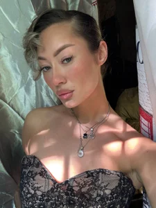 AngelynFusi Tell me honestly, am I beautiful? slika