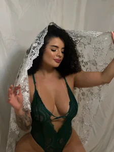 KylieJenkins Holy sin! 🕯🤍 Pic