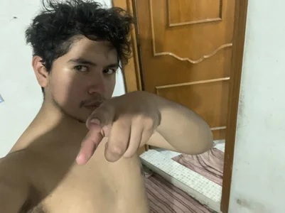 ContraryMomos Yo Pic