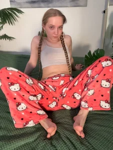 bambi_lu do u like my 🎀Hello Kitty🎀 pants? Foto 4