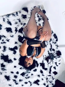 Emily_restrepo The Naughty Maid is in the house! Who's ready to play some tricks? 👀 사진 3