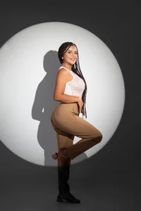 Public de Naugthy-Mey  5 Imagens