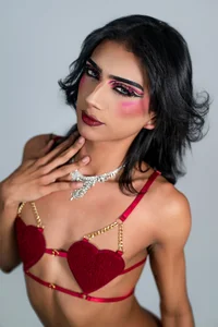 HecateVelvet Less is more, but a little tease never hurt. 🤍✨ slika 3
