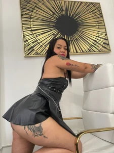 Hellen_Jones_ Public Billede 3