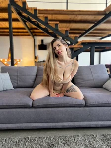 Worth to click 🔥 de DanielaReign  Imagens