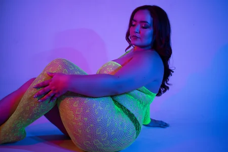 keitlynsotoのNeon Whispers 💖💎の 6枚の写真