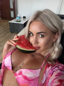 cute_blondiexのWatermelon time 🍉の 5枚の写真