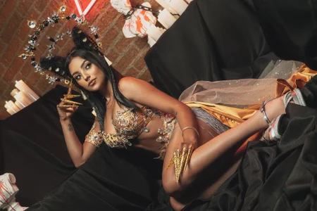 sarawinstone Halloween 2024 Pic 7