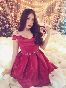 SarahMiler_ wear red. There is nothing stronger than a woman in a red dress Pic 2