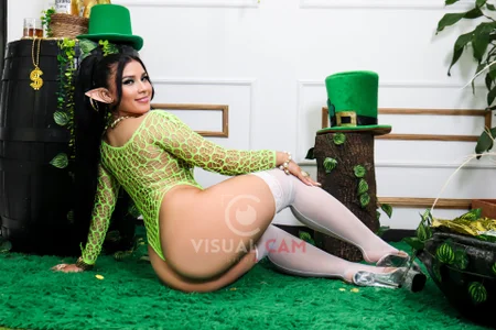 Sofi_Perez_ “May the luck of the Irish be with you today and always.” 🍀 Pic 7