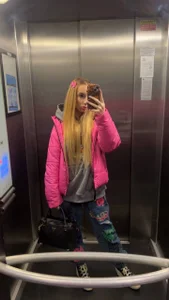 EmmaCin Let's have a drink together Pic 2