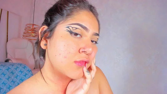 bonnie_sm I want your whispers to be the map that guides my hands....🍒🥵❤️‍🔥🫦🔥 Foto