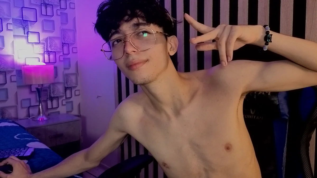 Twink_Sebas7 adlı kullanıcının viral fotoğrafları:  7912