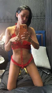 Scarleth_Fox_ “More sparkle, less layers… holiday spirit activated ✨🔥” Pic 3