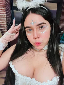 little angel 😏🤭 de melaniecooperr  3 photos