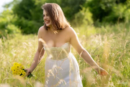 celia_chanel nature Pic 4