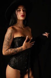 laura_rouse7 Glowing 🔥 Pic 3