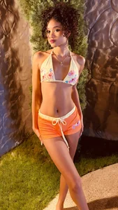 Aprillbrunette Pool time 🌸💋 Pic 3