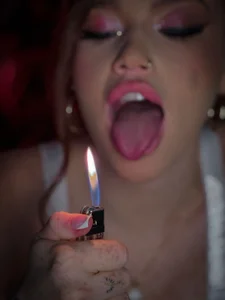 CorinneRusso Light my flame Foto 3