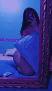 Caroline_one Public Pic 3