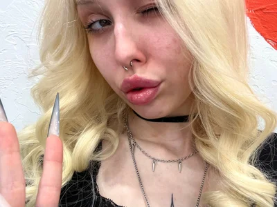 my lips < 3 de goth__tv  2 Imagens