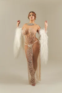 SofiaReyes1 Silent Allure 💫 Foto 2