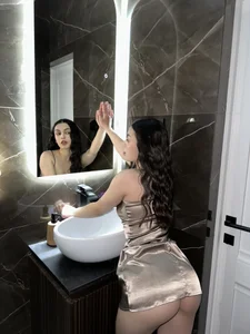 MiaBlisss_ Miror Pic 2