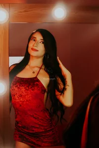 Lady in Red, ready to set your night on fire🔥 od Vhaleria_Vega  5 snímek