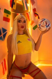 Emily_Castillo_1 🏆Help me raise the glass.⚽ Poză 6