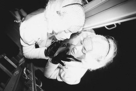 on the train de Monroe_Linger  7 photos