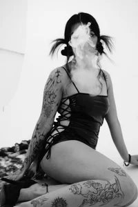mia_devine_ album Bilde