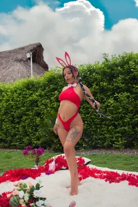 MiiaaMoonroee kullanıcısının Challenge you not to moan while you see this ... 💦😏 albümü -  2 fotoğraf