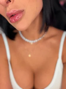 Bianca_Rouge_ Withe clothes Billede